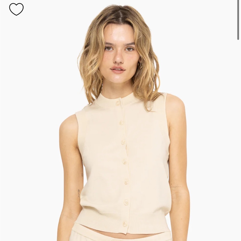 SET Active Sleeveless Cream Button-Front Top
